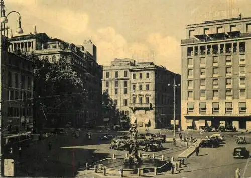 Italy Roma Piazza Barberini e Fontana del Tritone