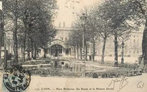 France Rhône Lyon Place Bellecour un bassin