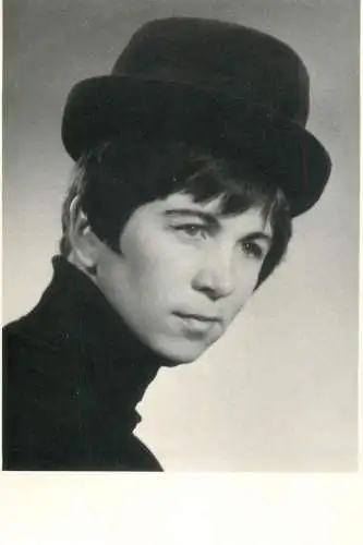 Anonymous persons woman with hat posing