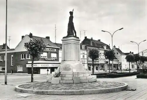 Belgium Zelzate Standbeeld Gesneuvelden