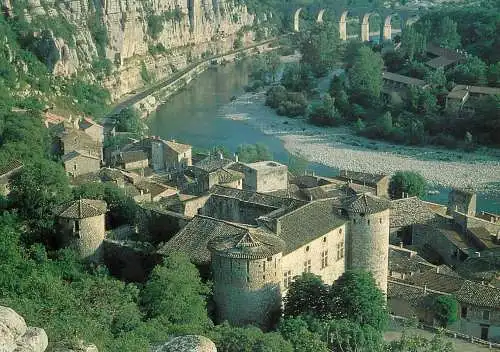 France Vogue (Ardeche) le Chateau vue aerienne