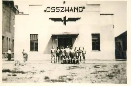 Osshang anonymous persons group of men