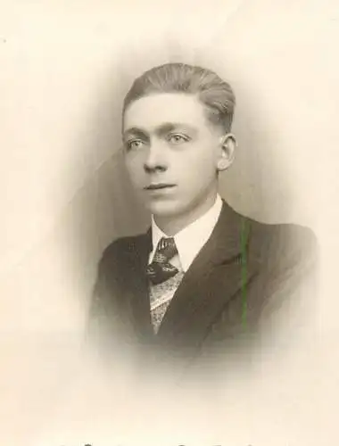 Anonymous persons young man portrait studio Belvedere Bucuresti