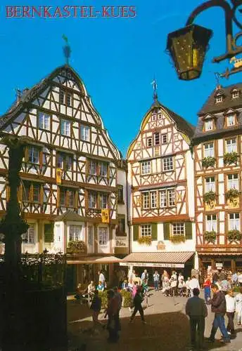 Germany Bernkastel-Kues an der Mosel Marktplatz mit St Michaelsbrunnen