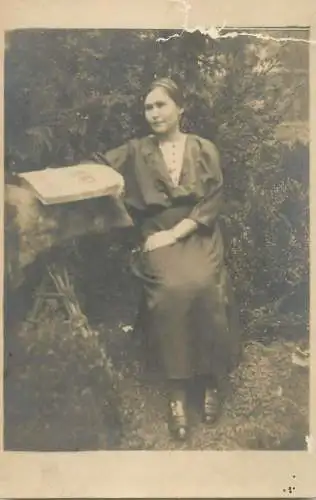Social history elegant woman in the park detail aspect