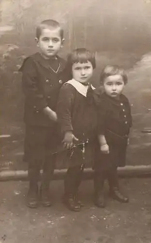 Children types and scenes family picture