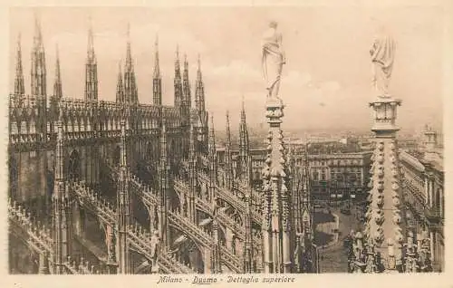 Italy Milano Duomo dettaglio superiore