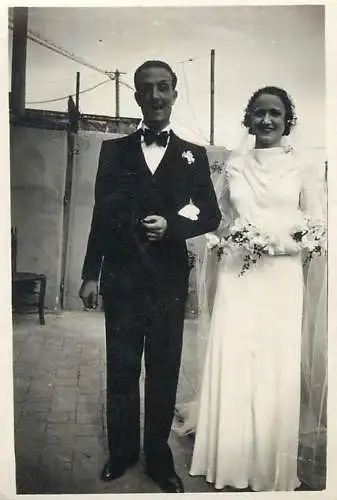Anonymous persons instant photo wedding souvenir groom & bride Rome Italy