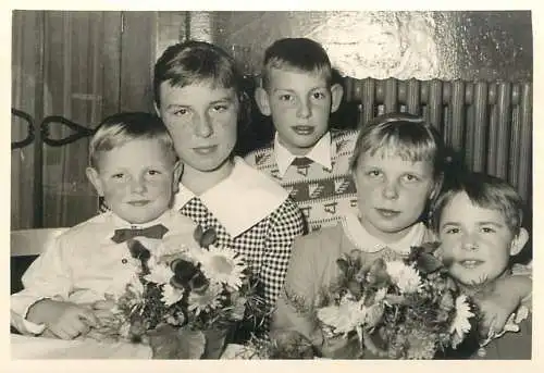 Anonymous persons children souvenir photo