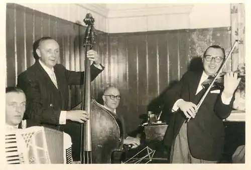 Musicians cello violinis anonymous persons souvenir photo