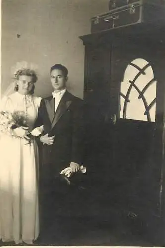 Anonymous persons wedding souvenir photo groom & bride