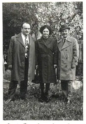 Anonymous persons souvenir photo