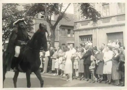 Parade event procession photo place to identify horse