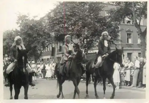 Parade event procession photo place to identify horses