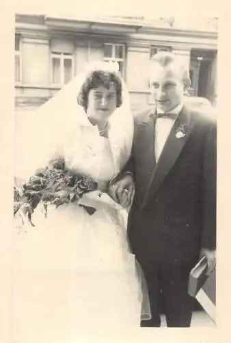 Anonymous persons marriage wedding souvenir photo groom & bride