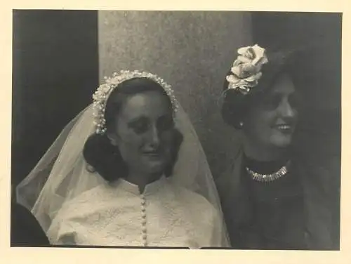 Anonymous persons marriage wedding souvenir photo bride