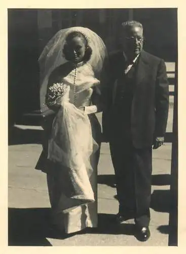 Anonymous persons marriage wedding souvenir photo bride