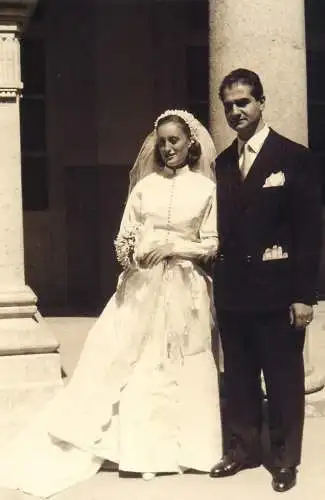 Anonymous persons marriage wedding souvenir photo bride