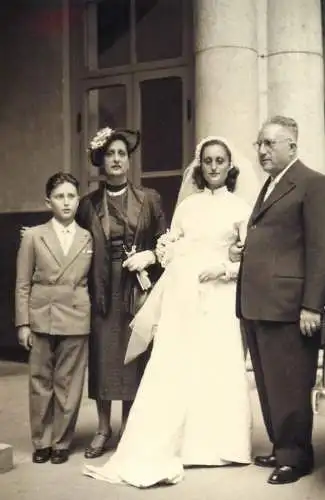 Anonymous persons marriage wedding souvenir photo bride