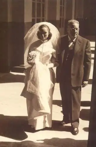 Anonymous persons marriage wedding souvenir photo bride