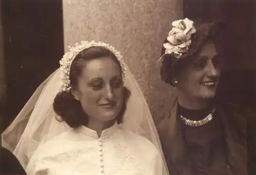Anonymous persons marriage wedding souvenir photo bride