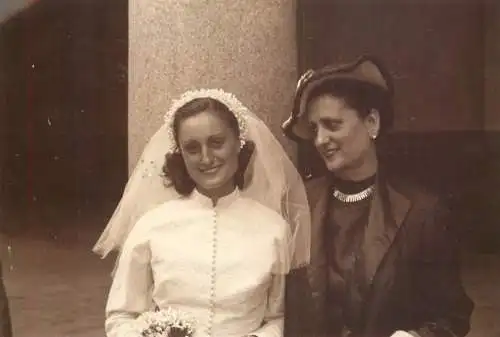Anonymous persons marriage wedding souvenir photo bride