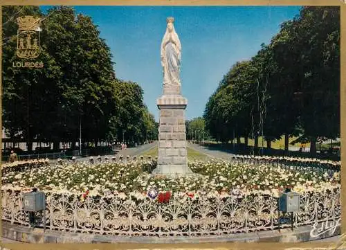France Lourdes La Vierge Couronnee