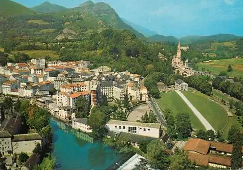 France Lourdes vue aerienne sur les Basiliques et le Gave