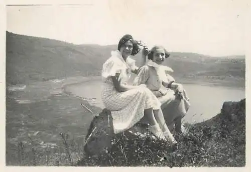 Anonymous persons tourist young ladies instant photo