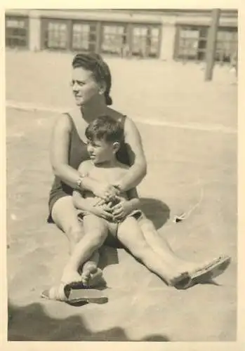 Anonymous persons family social history tourism beach instant photo