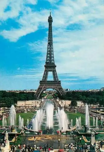 France Paris La Tour Eiffel & les jets d'eau de Chaillot