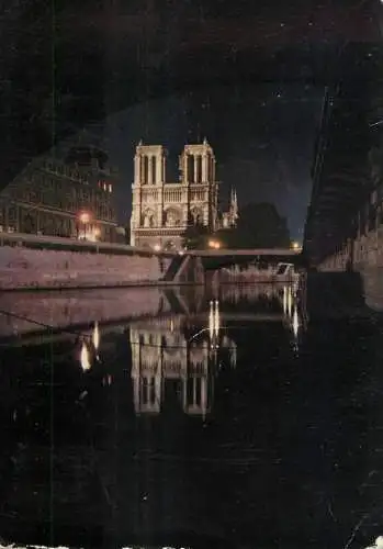 France Paris Notre Dame illuminee vue de la Seine