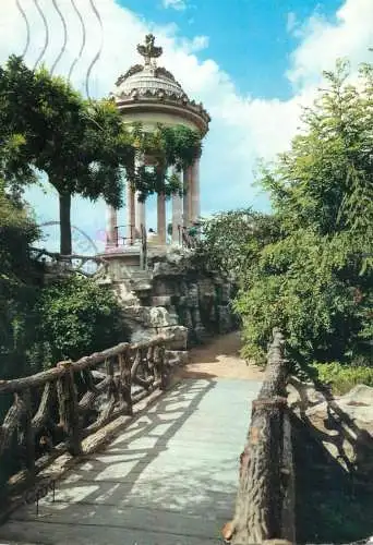 France Paris Parc des Buttes-Chaumont - le temple