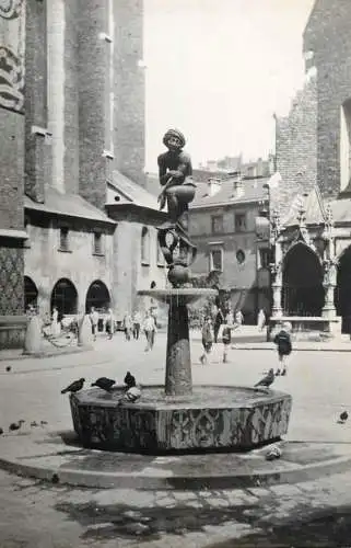 Poland Krakow Mariacki square fountain