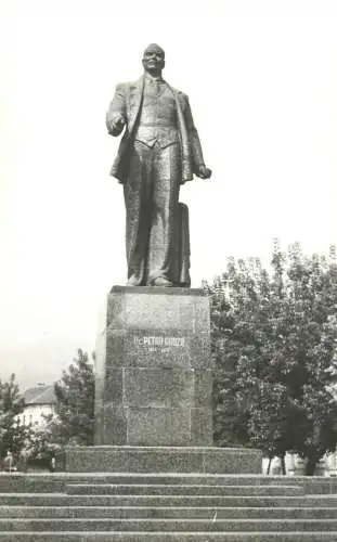 Romania Deva statuia Petru Groza