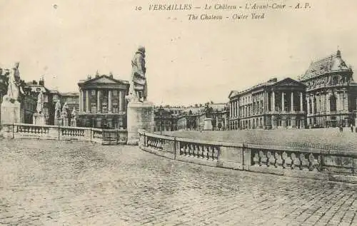 France Versailles (Château) outer yard