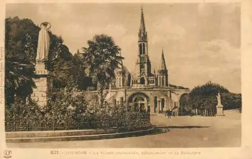 France Lourdes la Vierge Couronnee