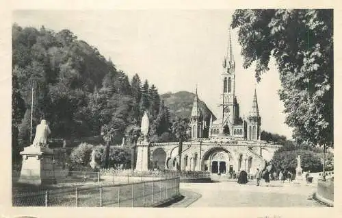 France Lourdes basilique