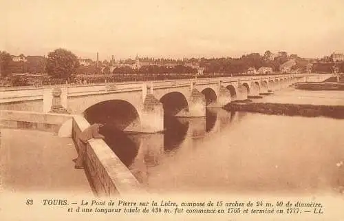 France Tours le pont de Pierre sur la Loire