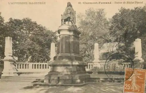 cpa France Auvergne Clermont Ferrand statue de Blaise Pascal