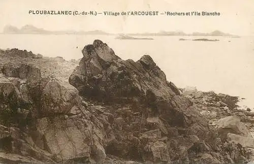 cpa France Cote du Nord Ploubazlanec Rochers et l'Ile Blanche