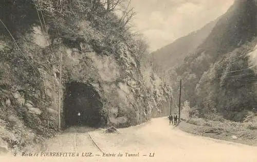 cpa France Luz Saint Sauveur tunnel