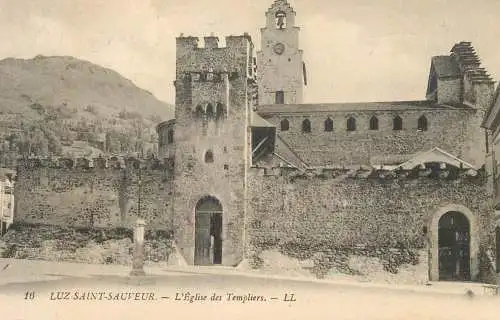 cpa France Luz Saint Sauveur l'eglise des Templiers