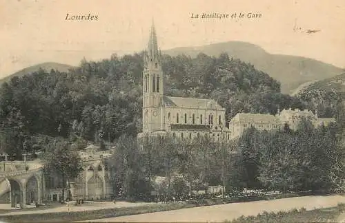 cpa France Lourdes basilique