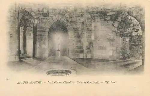 cpa France Aigues-Mortes la salle des chevaliers