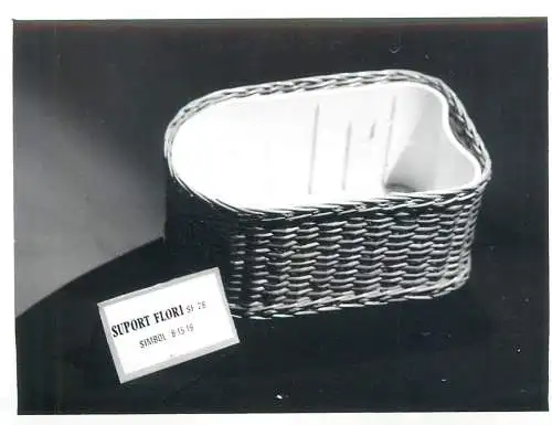 Photography Objects photo 9 x 12 cm flower stand made of woven wood