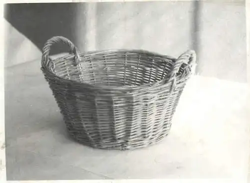 Photography Objects photo 9 x 12 cm basket made of woven wood