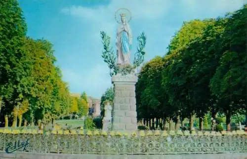 cpsm France Lourdes la Vierge Couronnee