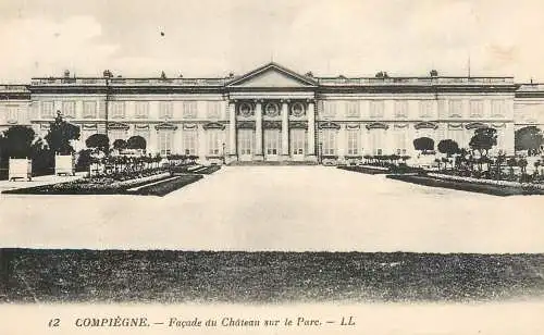 cpa France Compiègne chateau sur le parc