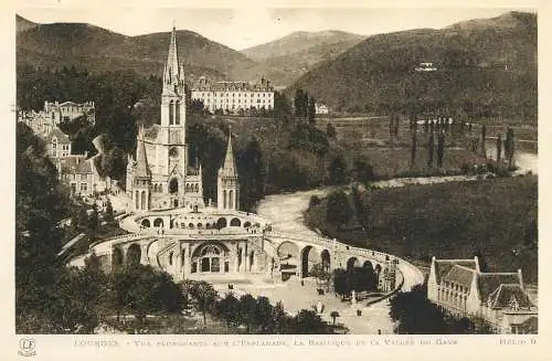 cpa France Lourdes basilique